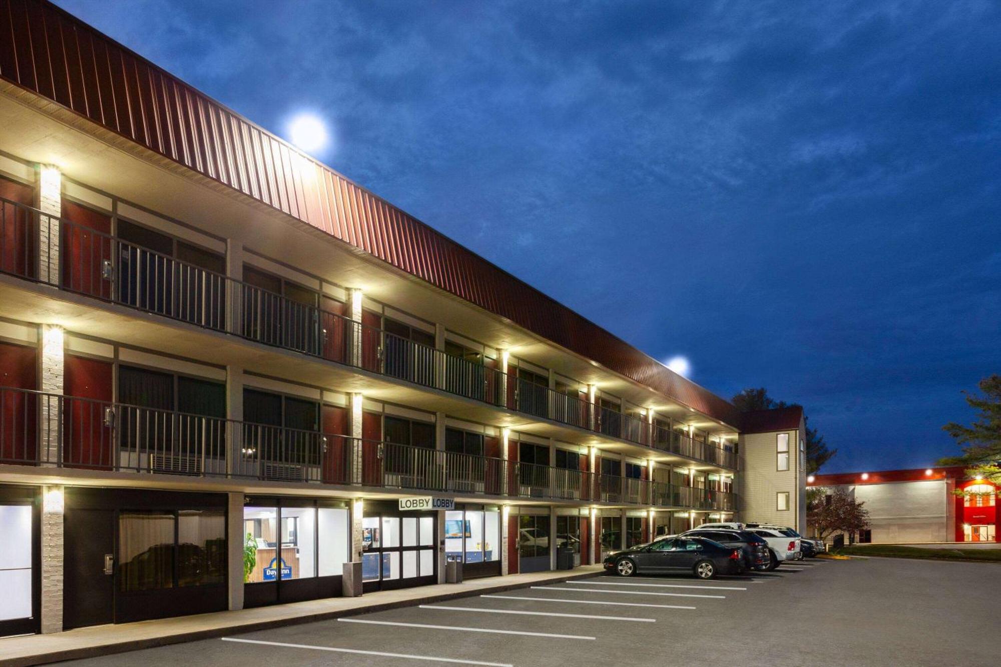 Super 8 By Wyndham Baltimore Northwest Buitenkant foto