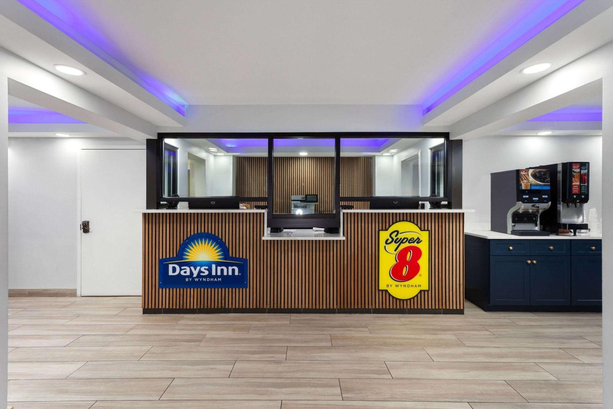 Super 8 By Wyndham Baltimore Northwest Buitenkant foto