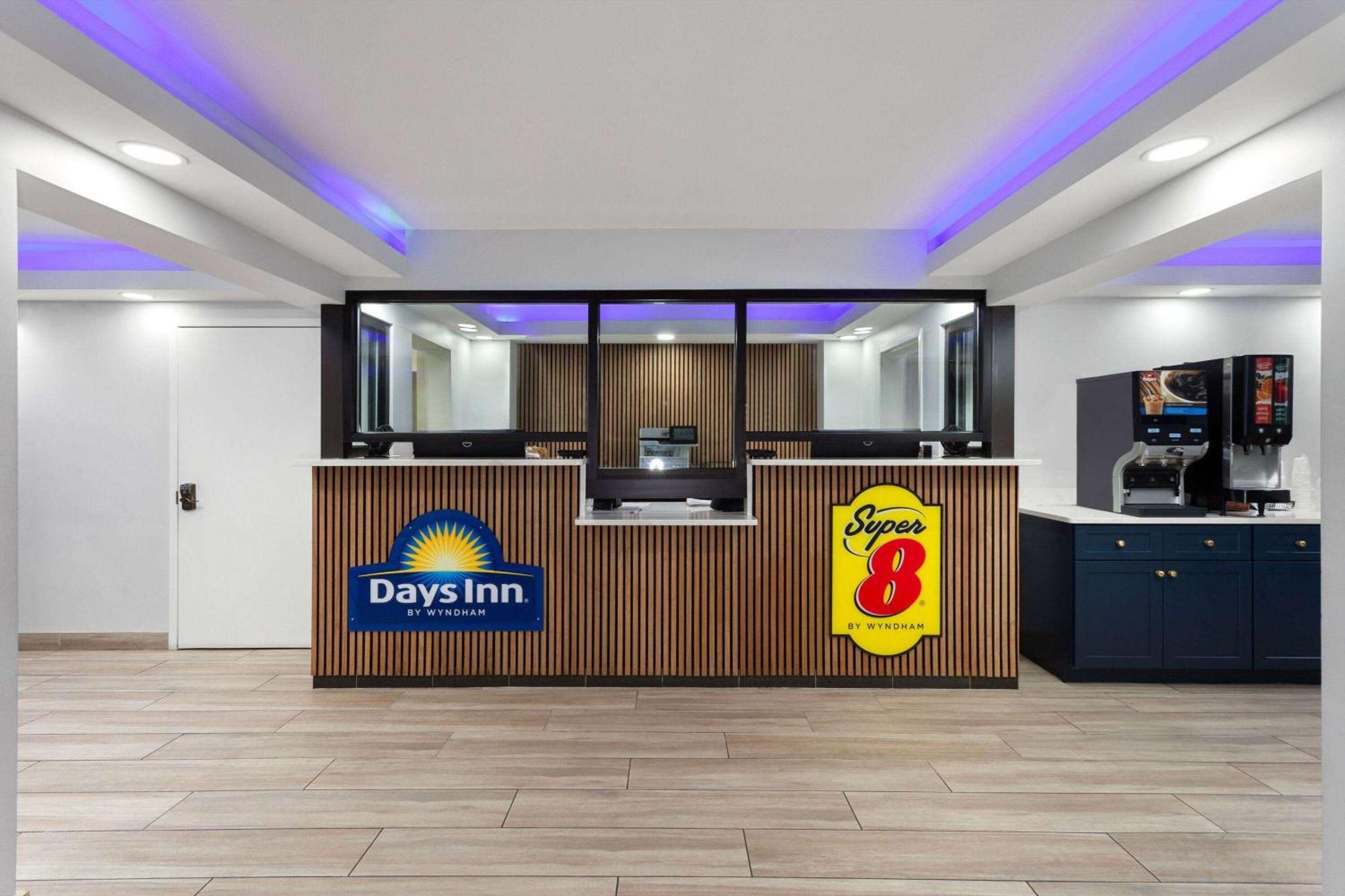 Super 8 By Wyndham Baltimore Northwest Hotel Buitenkant foto