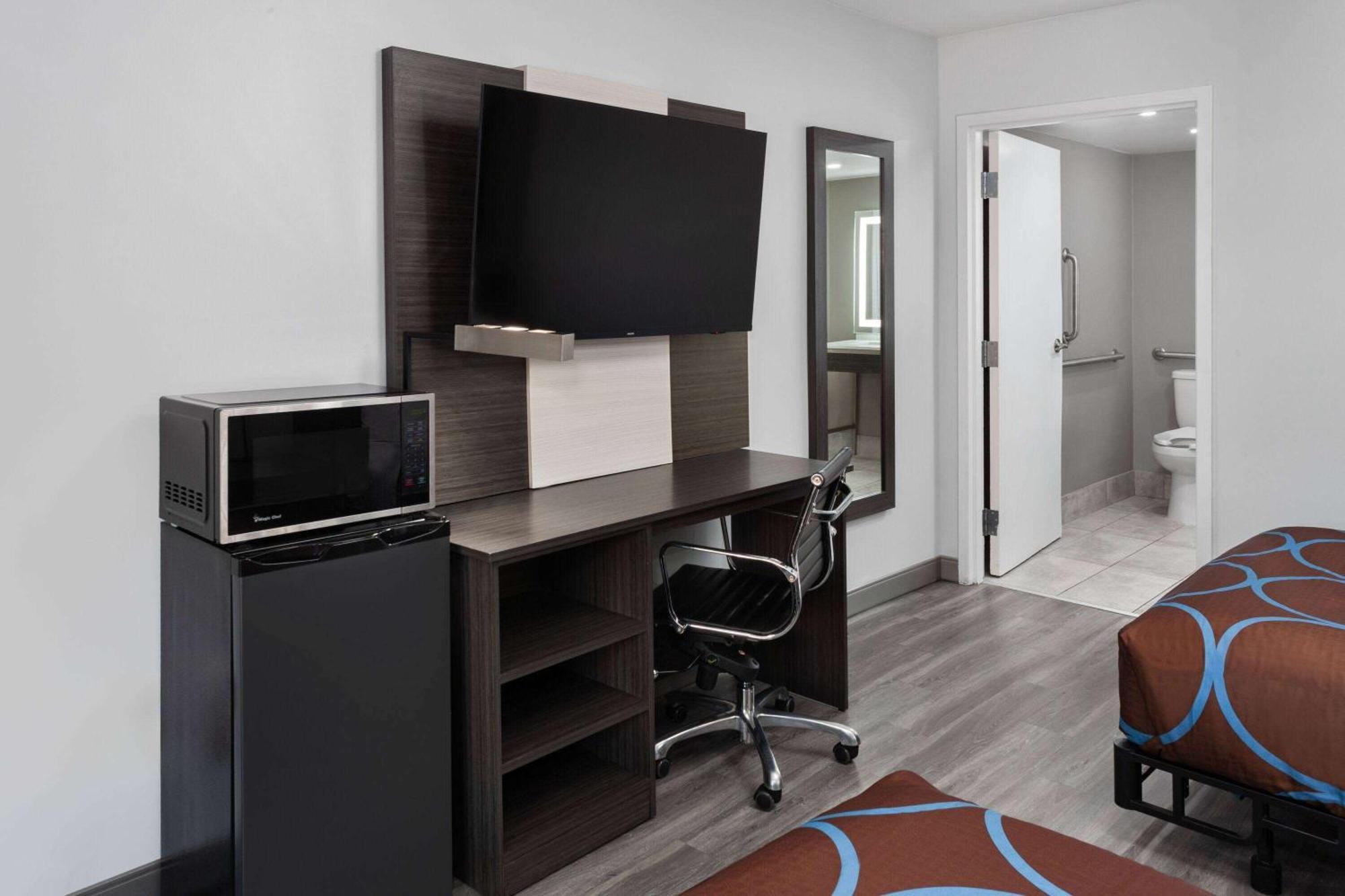 Super 8 By Wyndham Baltimore Northwest Buitenkant foto